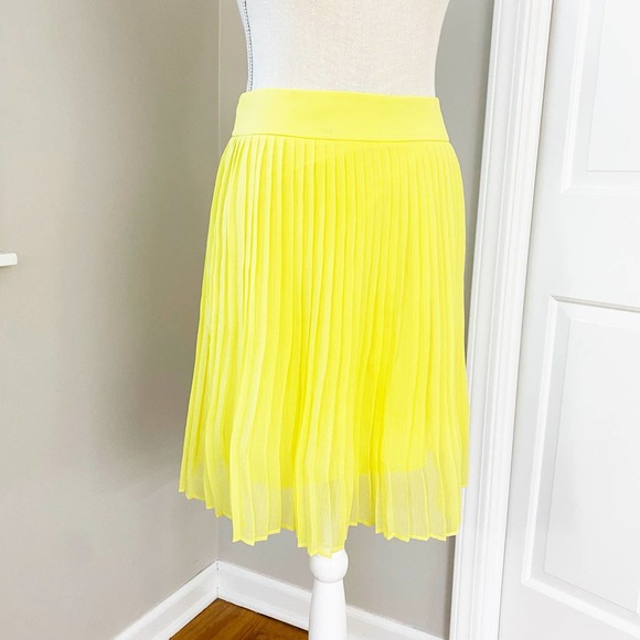 Alice + Olivia Dresses & Skirts - Alice & Olivia Neon Yellow Pleated Skirt